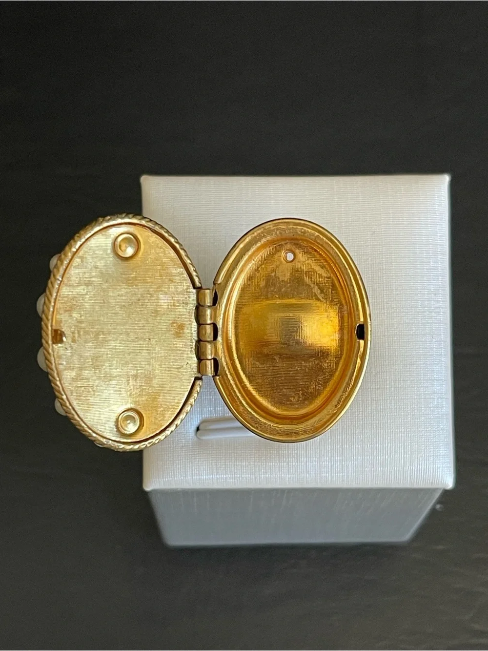Vintage Avon faux pearl solid perfume ring.